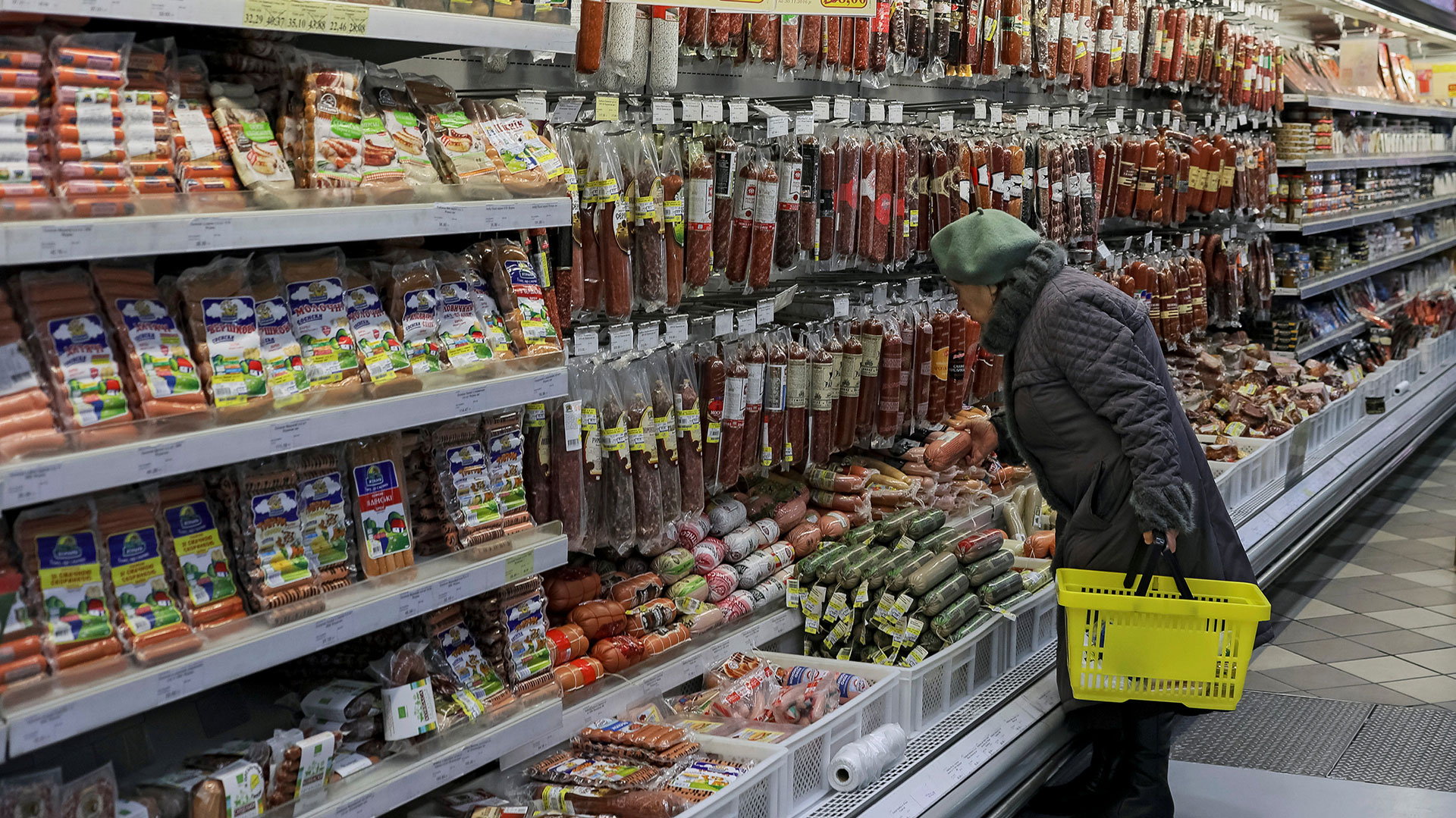 En el caso de un empleado de comercio, el tiempo para adquirir un queso crema untable se eleva a 44 minutos de trabajo