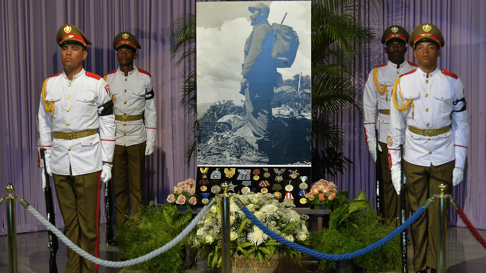 Se iniciaron en La Habana este lunes los actos oficiales de homenaje al fallecido dictador, Fidel Castro (AFP)