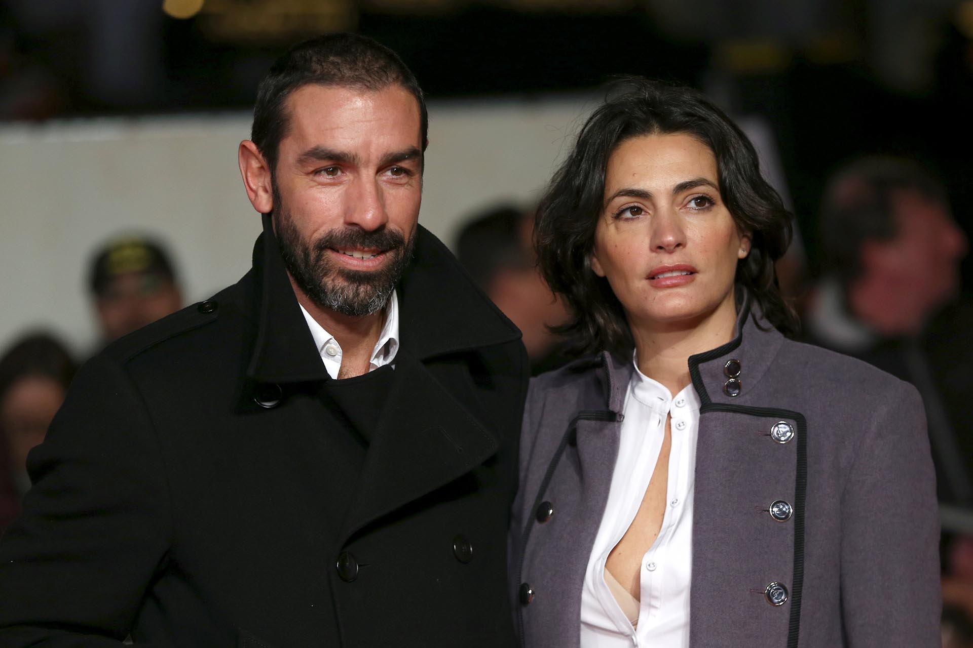 El ex futbolista Robert Piresy su esposa, Jessica Lemarie, acompañaron al jamaiquino