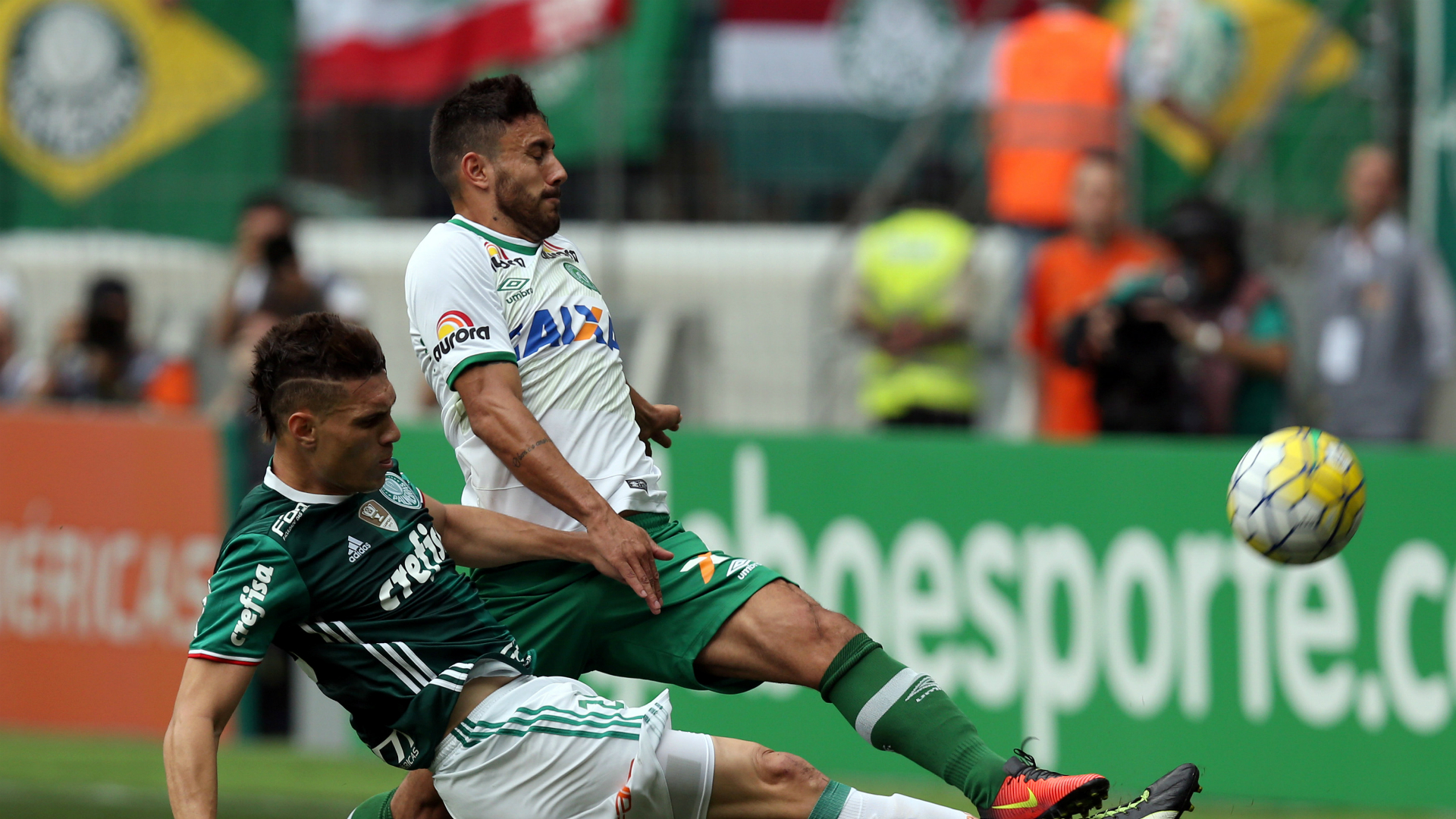 Alan Ruschel en acción, durante un partido por la liga brasileña (Reuters)