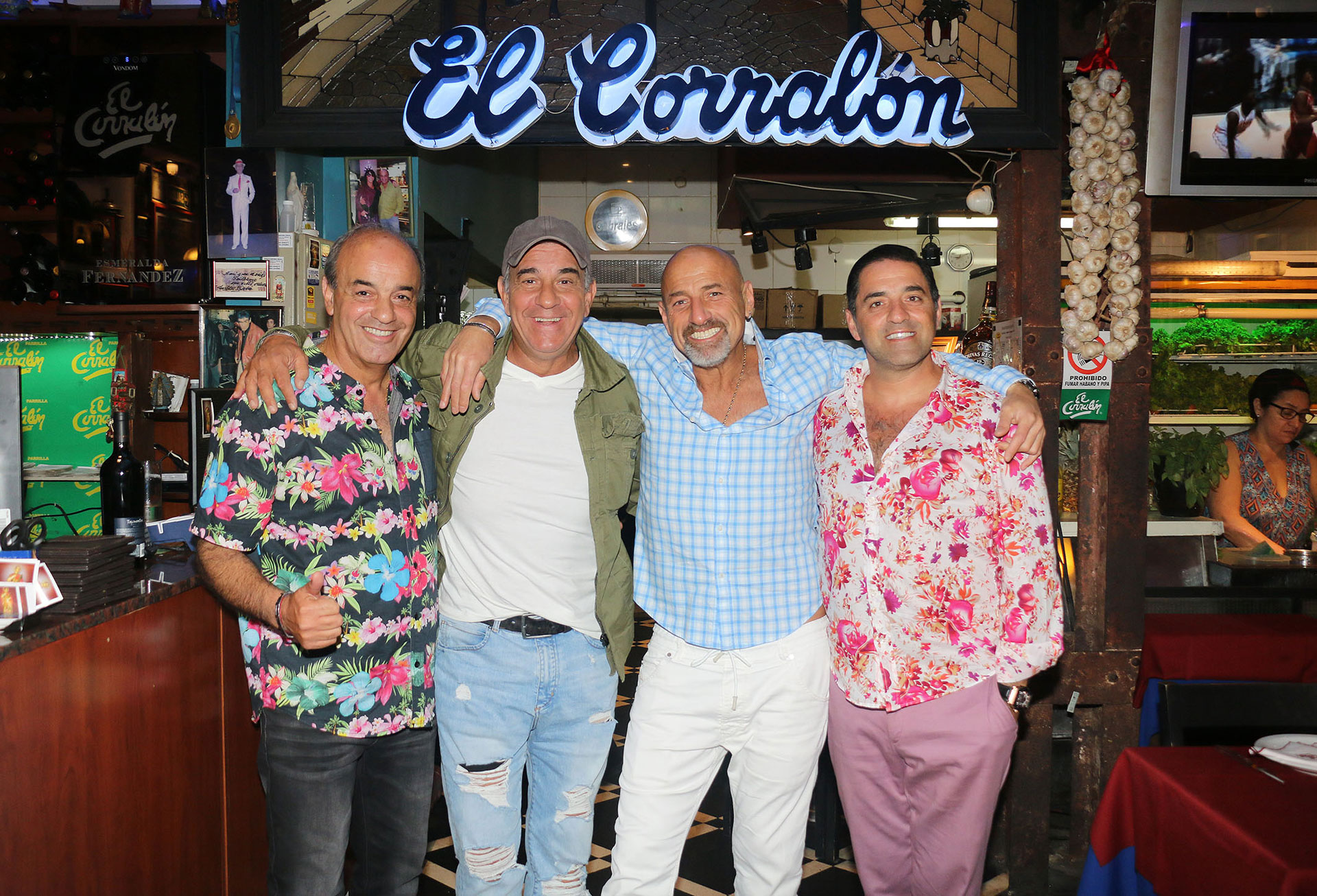 Miguel Ángel Rodríguez, Gustavo Sofovich y Mariano Iúdica junto a Guillermo Miguel, dueño de El Corralón