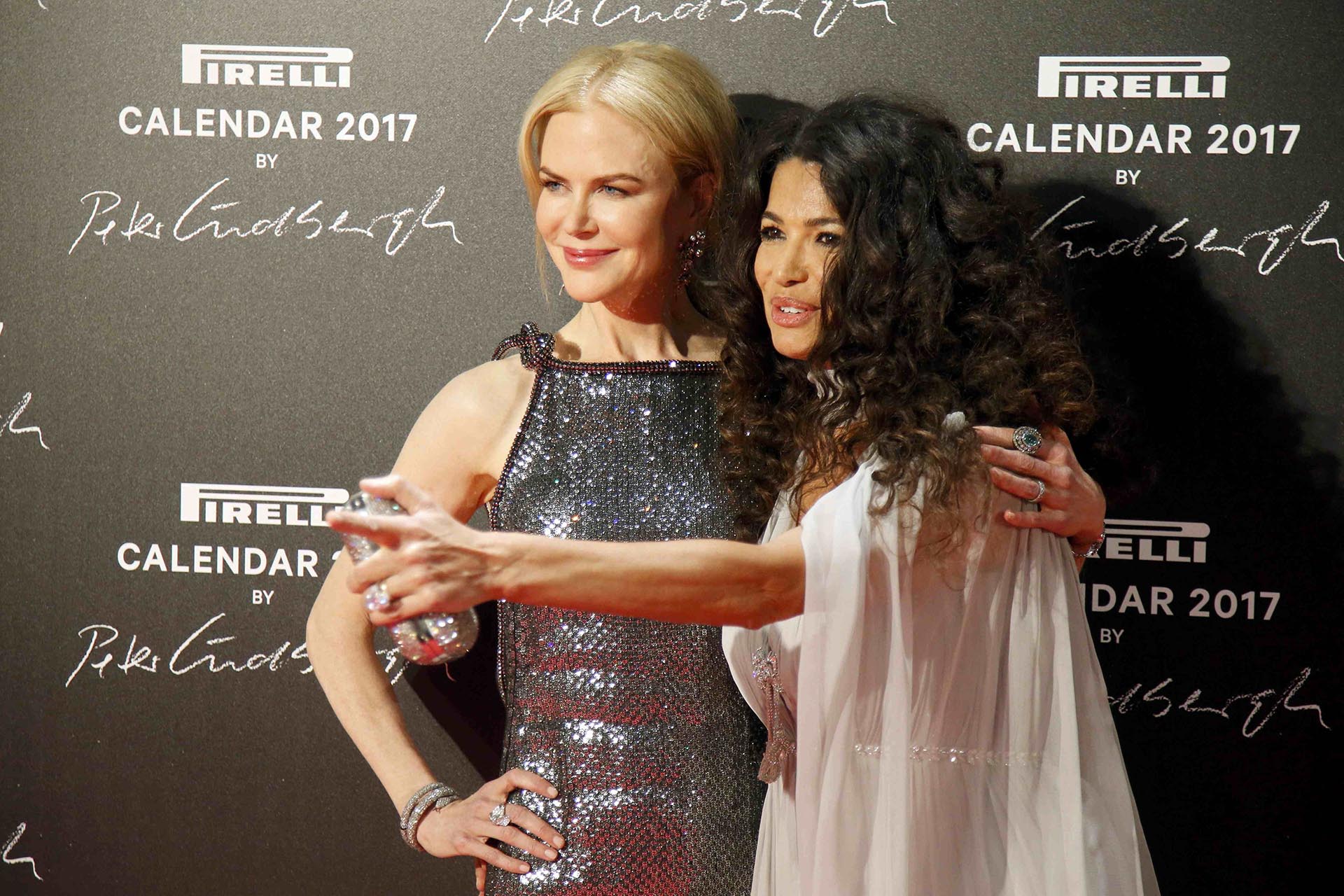 Nicole Kidman junto a la top model Afef Jnifen