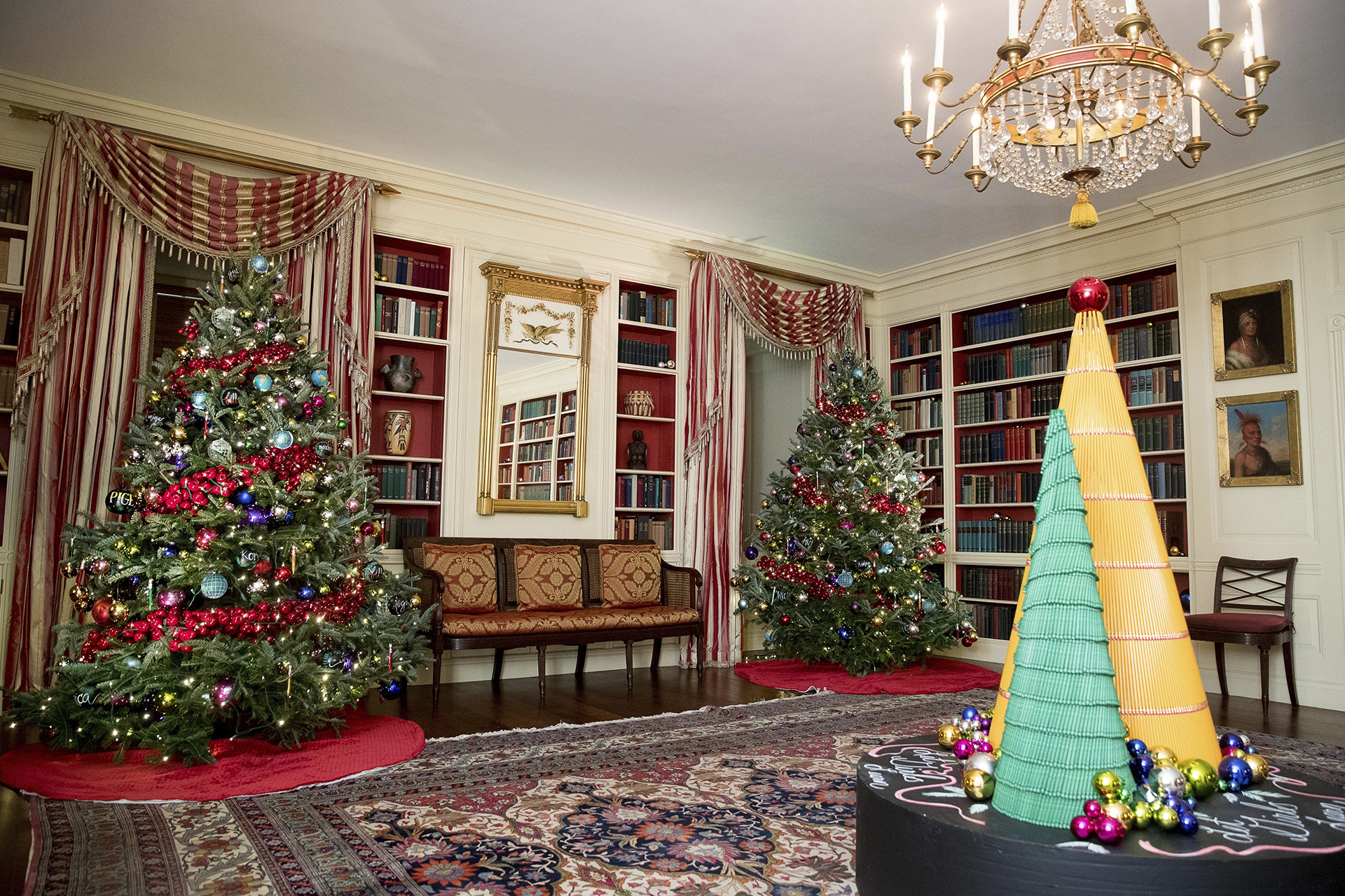 Decoraciones en la biblioteca de la Casa Blanca
