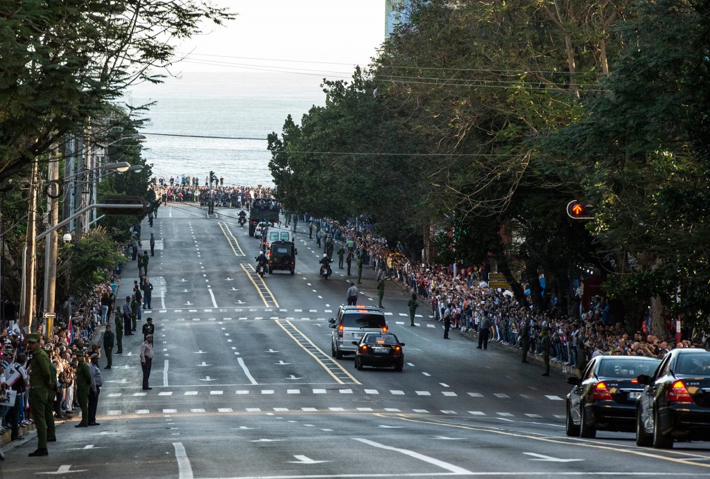 La gente salió a las calles a despedir a Fidel Castro