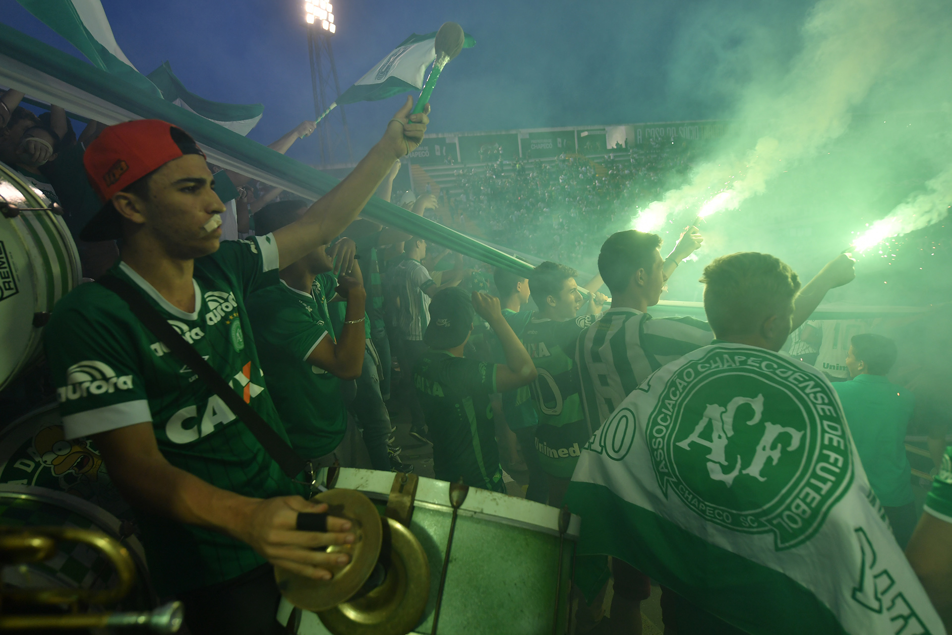 Las tribunas del Arena Condá repletas al igual que ayer