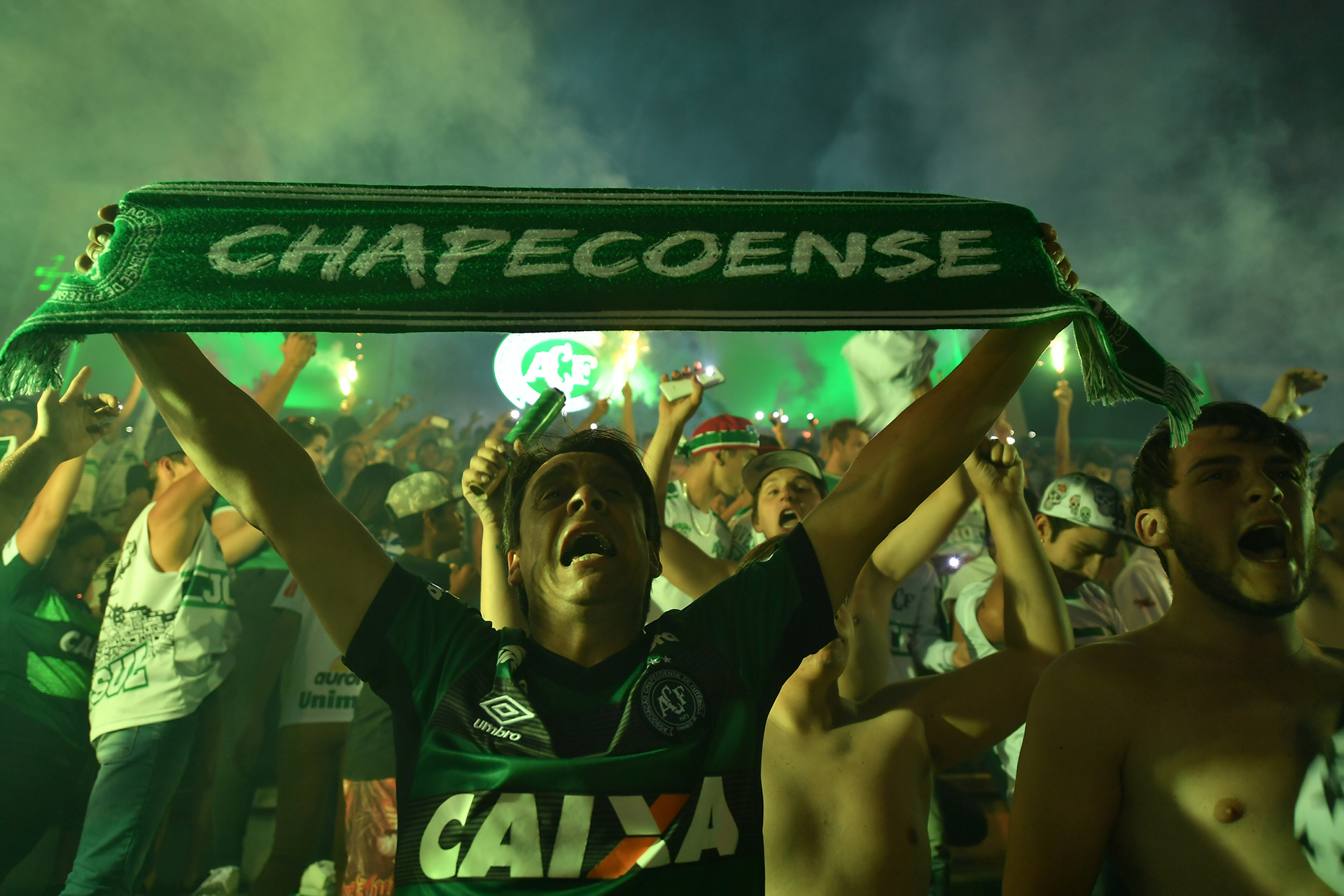 Al igual que ayer, hinchas brasileños recuerdan a sus jugadores