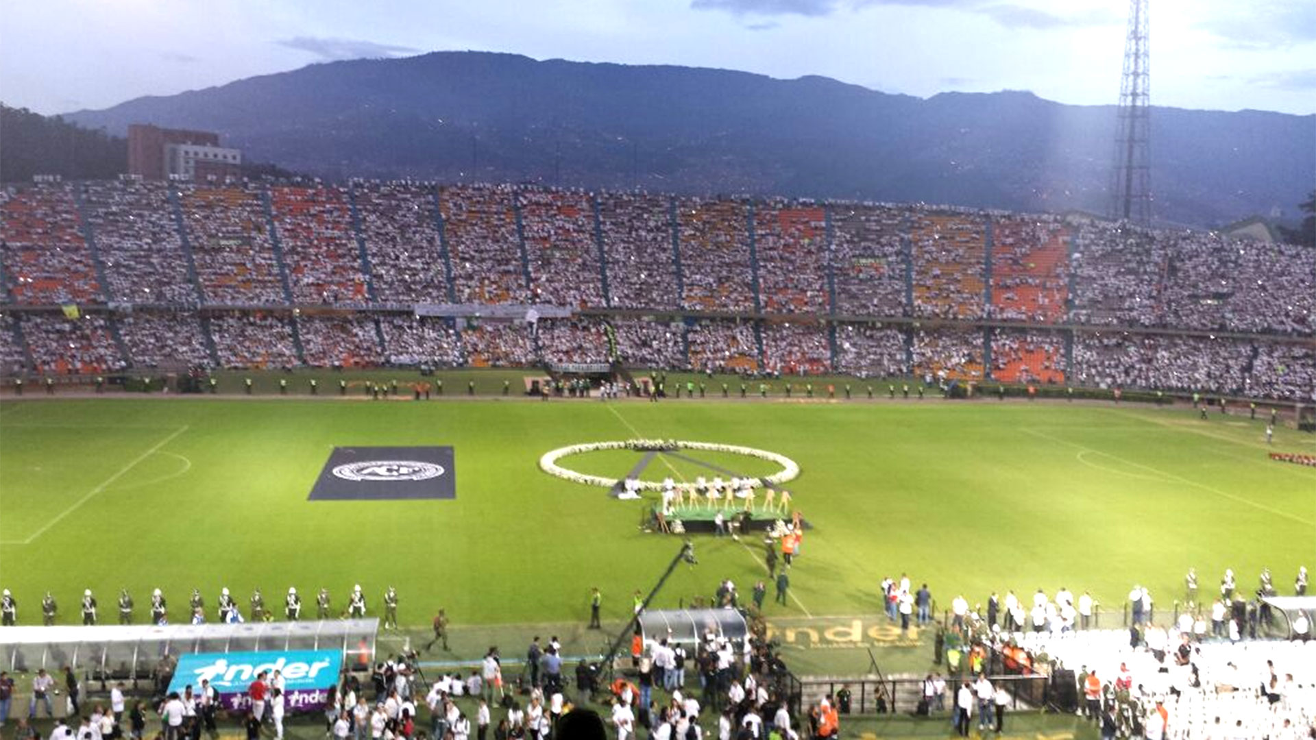 El Girardot repleto de espectadores para homenajear a las víctimas