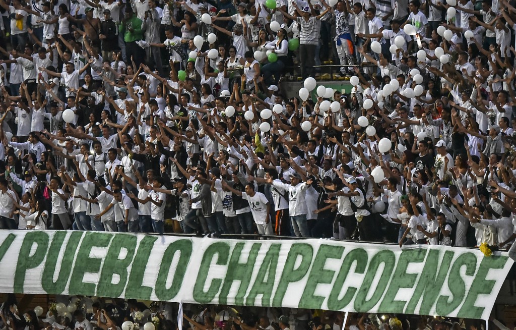 El estadio Atanasio Girardot, en Medellín, repleto de personas para el homenaje (AFP)