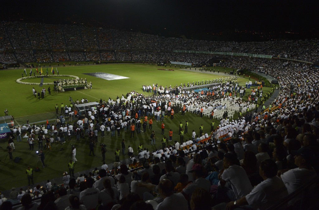 El evento en Colombia se realizó con la presencia de los fanáticos del Atlético Nacional y otros equipos (AP)