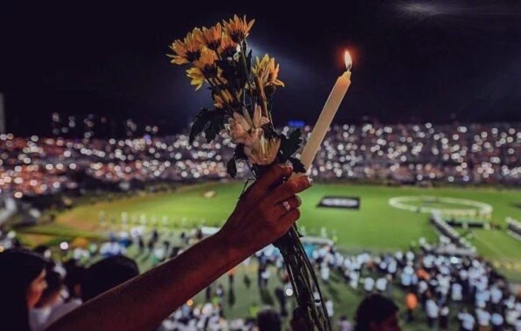 Se calcula que casi 20.000 personas acudieron al homenaje en Medellín