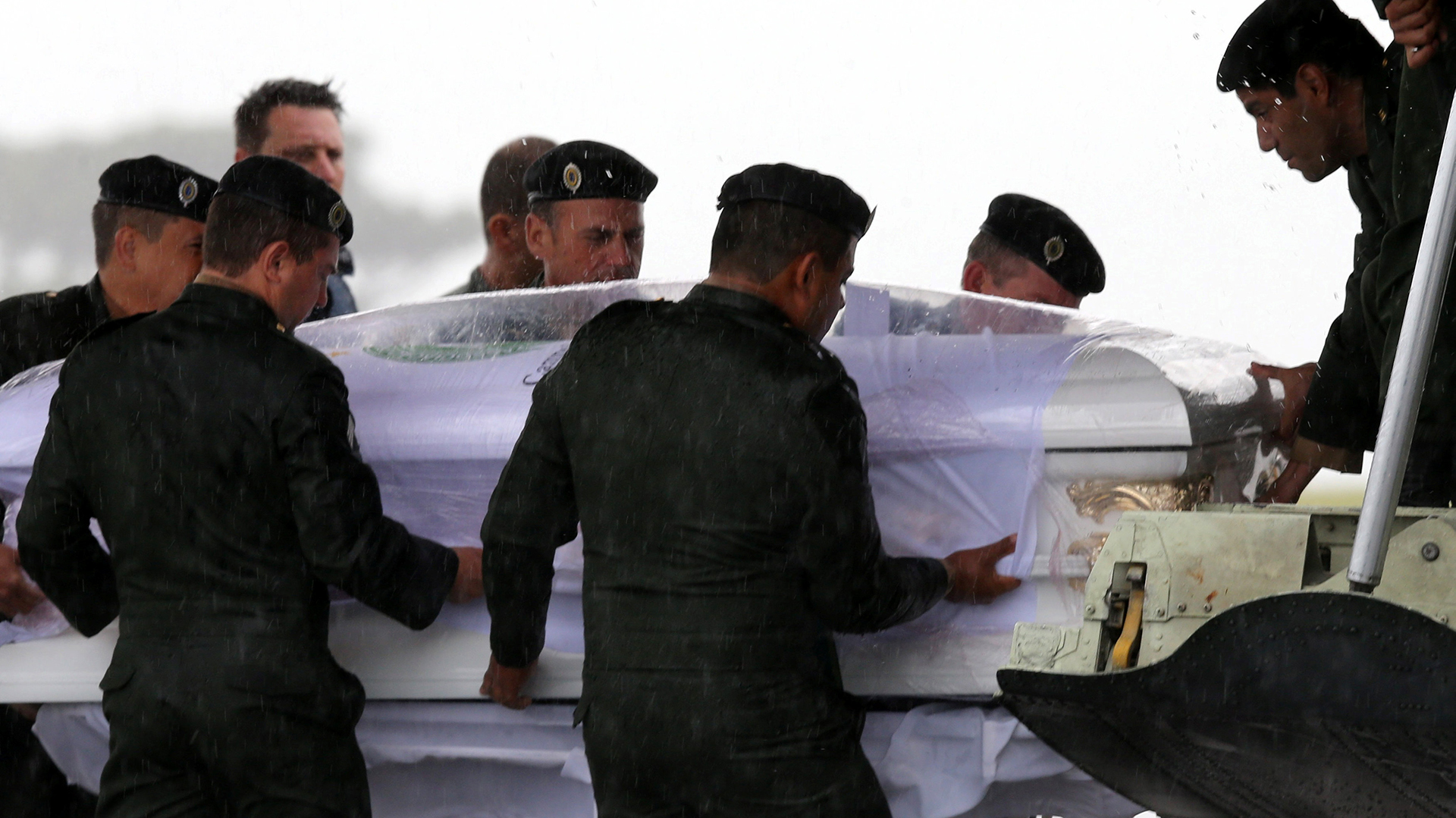 Los cuerpos llegaron el sábado temprano a Brasil (Reuters)