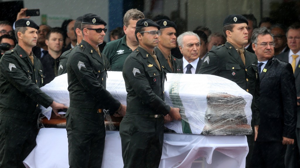 El presidente Michel Temer estuvo en el aeropuerto de Chapecó (Reuters)