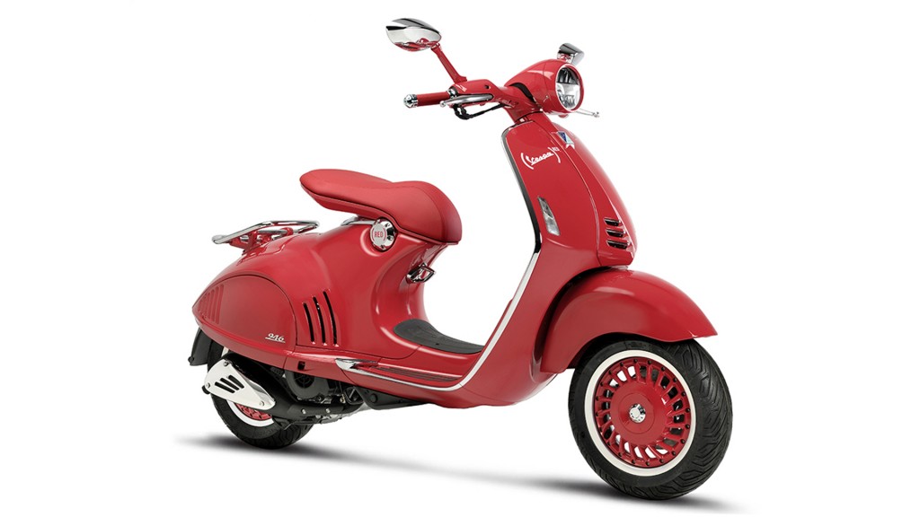 Carga un motor de 125 cc., ultramoderno, de poco consume, escaso ruido y niveles de emisiones excepcionalmente bajos
