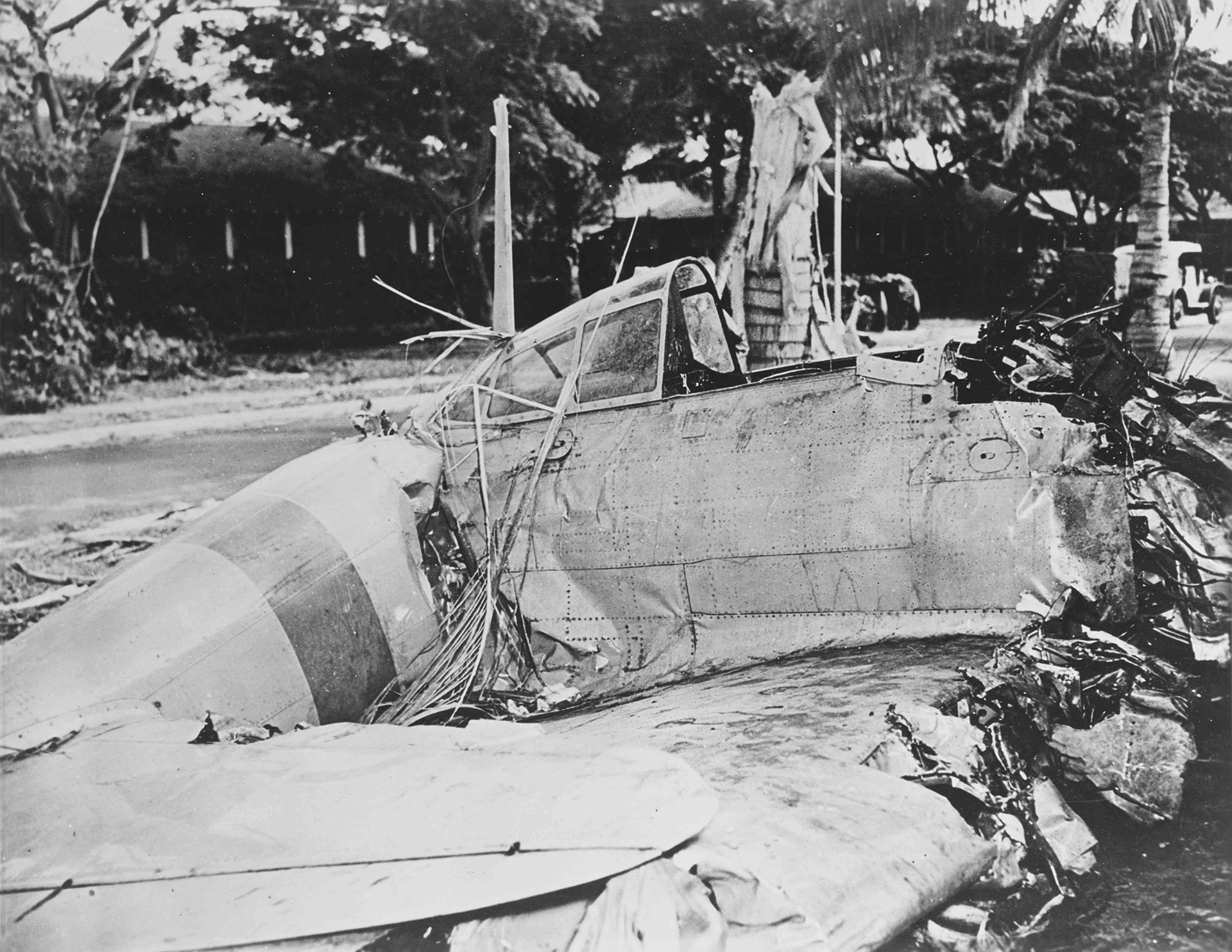 Un 00 japonés estrellado durante el ataque en Fort Kamehameha, cerca de Pearl Harbor