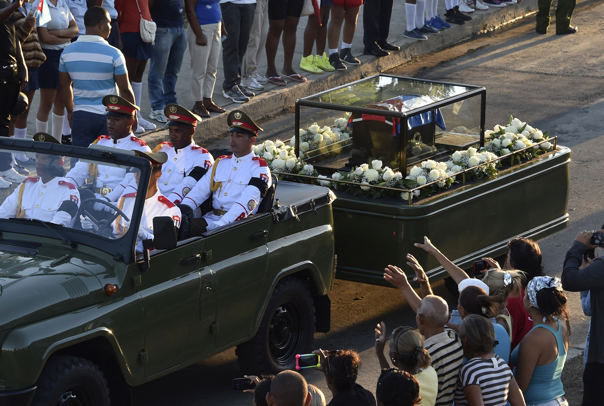 Los restos del dictador cubano, Fidel Castro, fueron inhumados este domingo en el cementerio Santa Ifigenia, en la ciudad de Santiago de Cuba