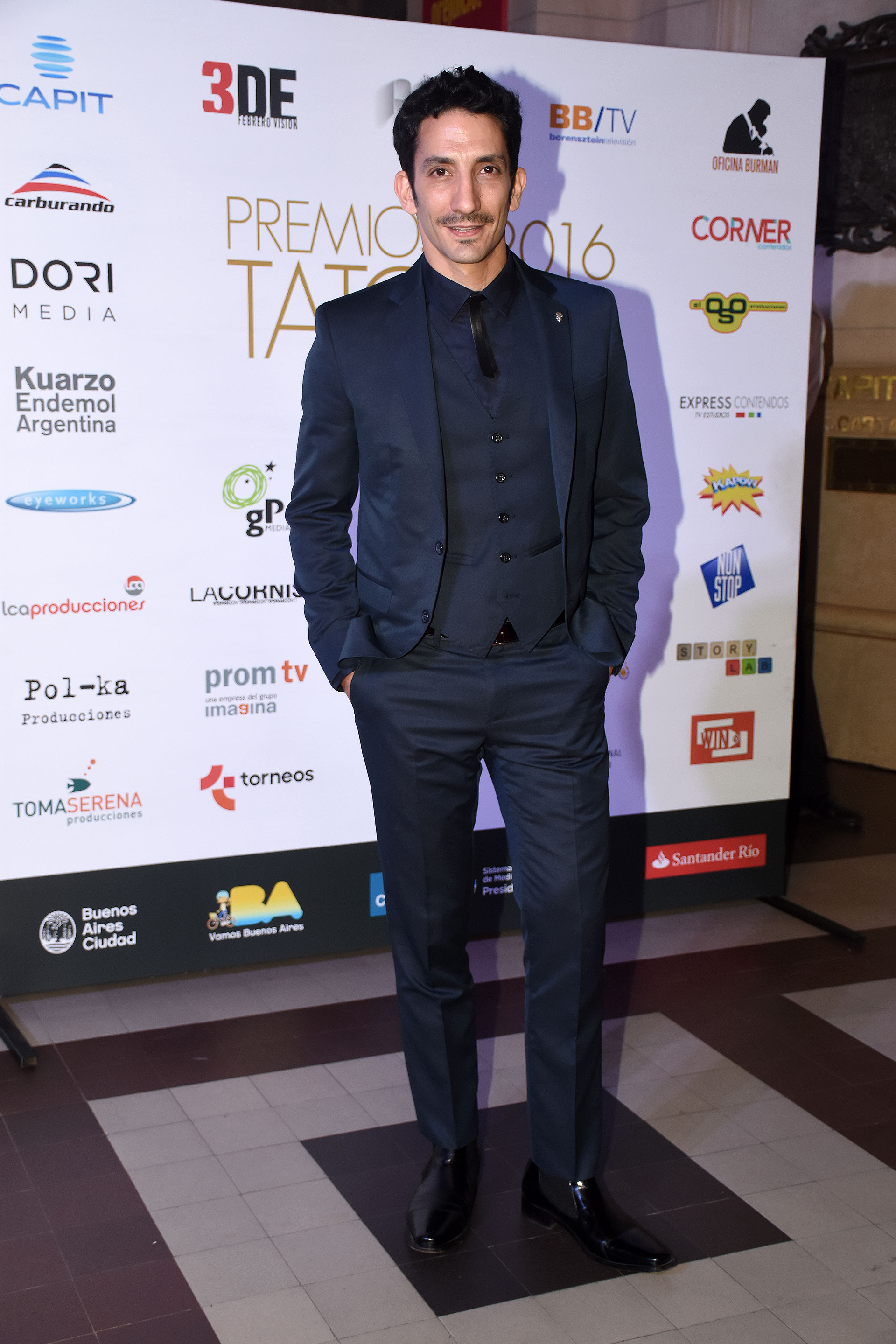 Juan Minujín en los Premios Tato 2016, protagonista de “El Marginal”