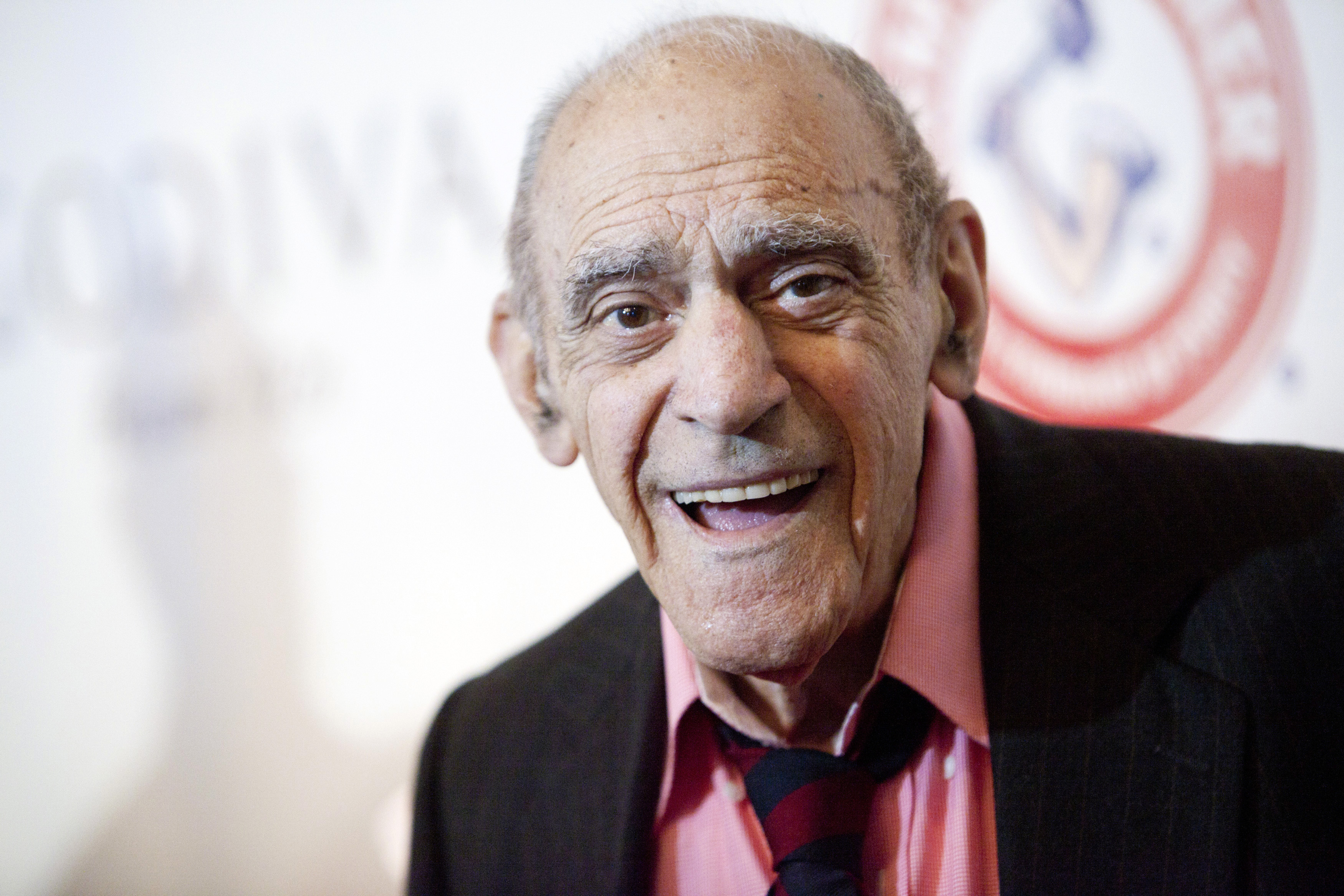 Abe Vigoda, conocido por “The Godfather” y “Barney Miller”, murió el 26 de enero a los 94 años