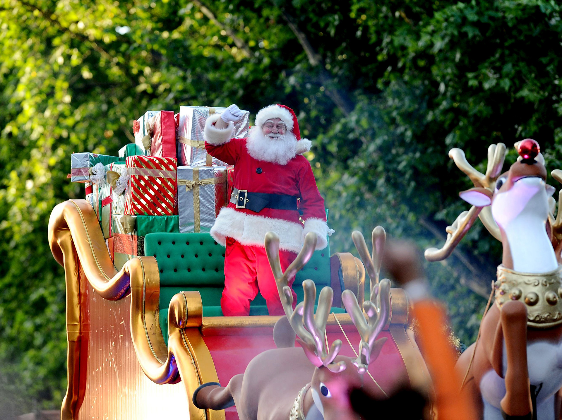 Papa Noel se convirtió en el protagonista principal del desfile