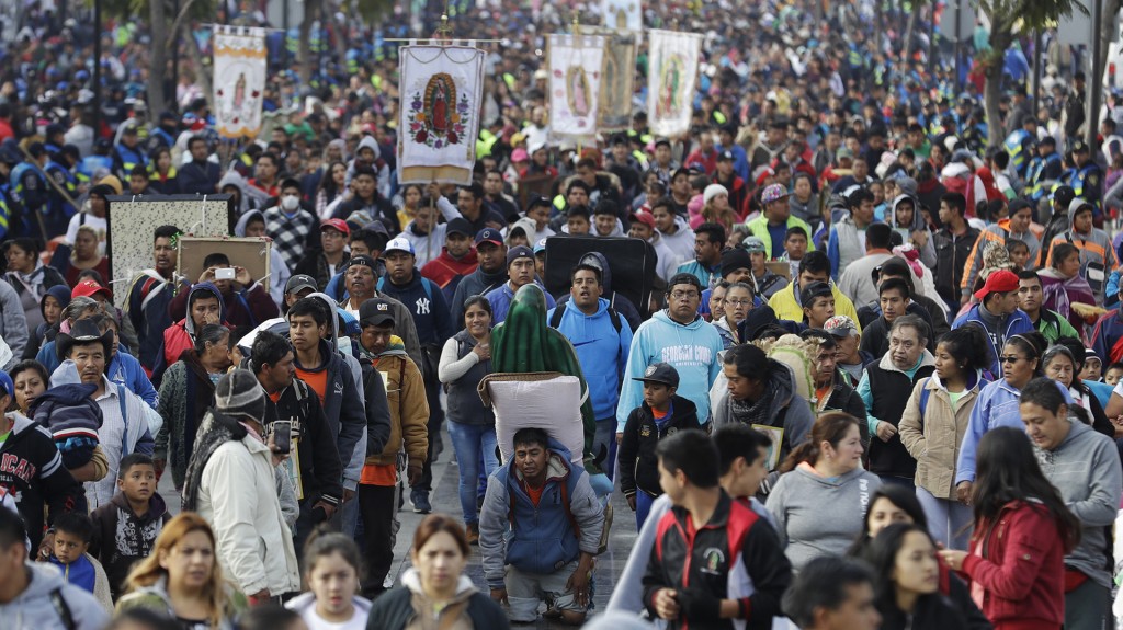 “Poco más de siete millones esperamos que visiten el (templo del) Tepeyac este fin de semana”, declaró Víctor Hugo Lobo, jefe de la delegación capitalina donde se localiza la Basílica de Guadalupe