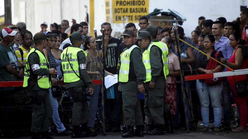 El régimen de Nicolás Maduro detuvo hasta el momento a 129 personas, a quienes les decomisaron grandes sumas de dinero (Reuters)