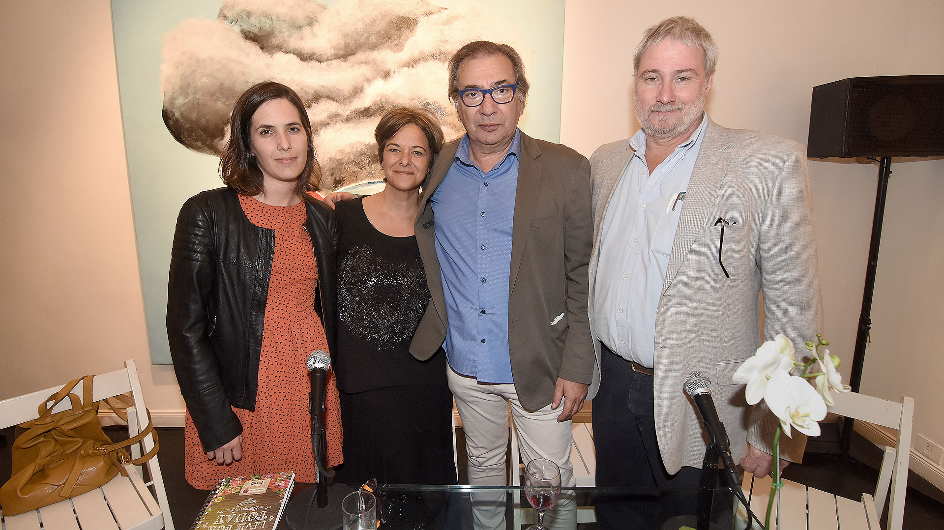 Tras las palabras de Gabriel Levinas, hablaron Marina Dragonetti, Flavia Pitella y Alejandro Katz, quienes dieron su opinión sobre la nueva obra del autor. Elisa Carrió también iba a participar de la presentación pero finalmente no pudo asistir