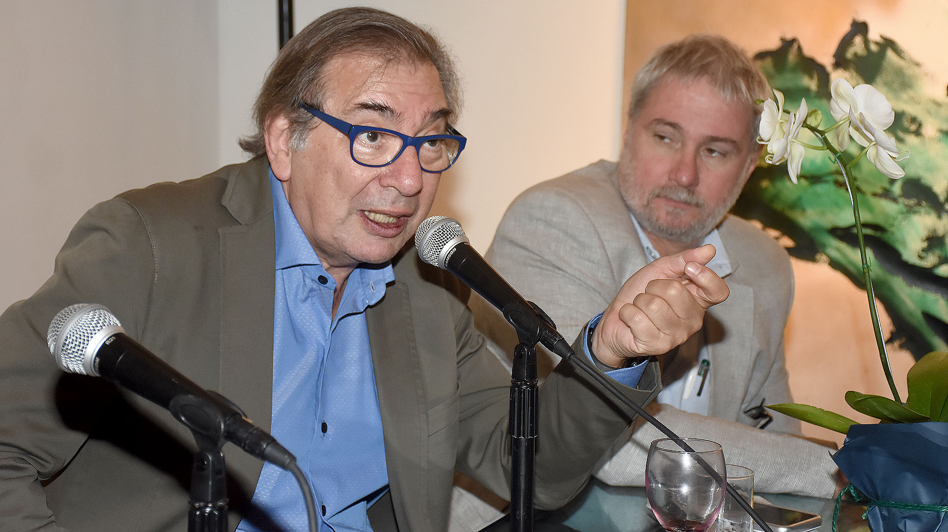 El periodista Gabriel Levinas durante la presentación de su nuevo libro, que se llevó a cabo en la Galería Vasari /// Fotos: Nicolás Stulberg