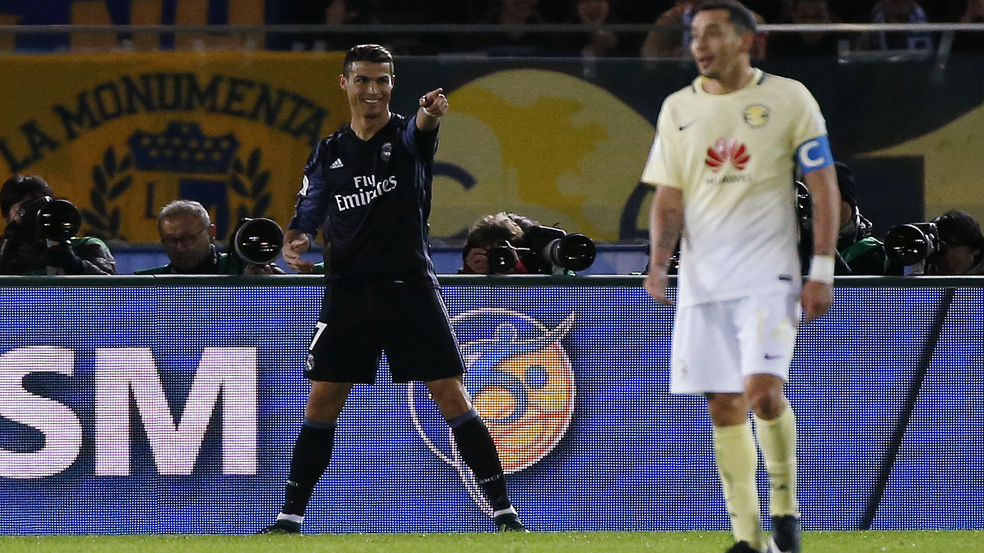 El gol del portugués se vio envuelto en la polémica de la nueva tecnología (Reuters)