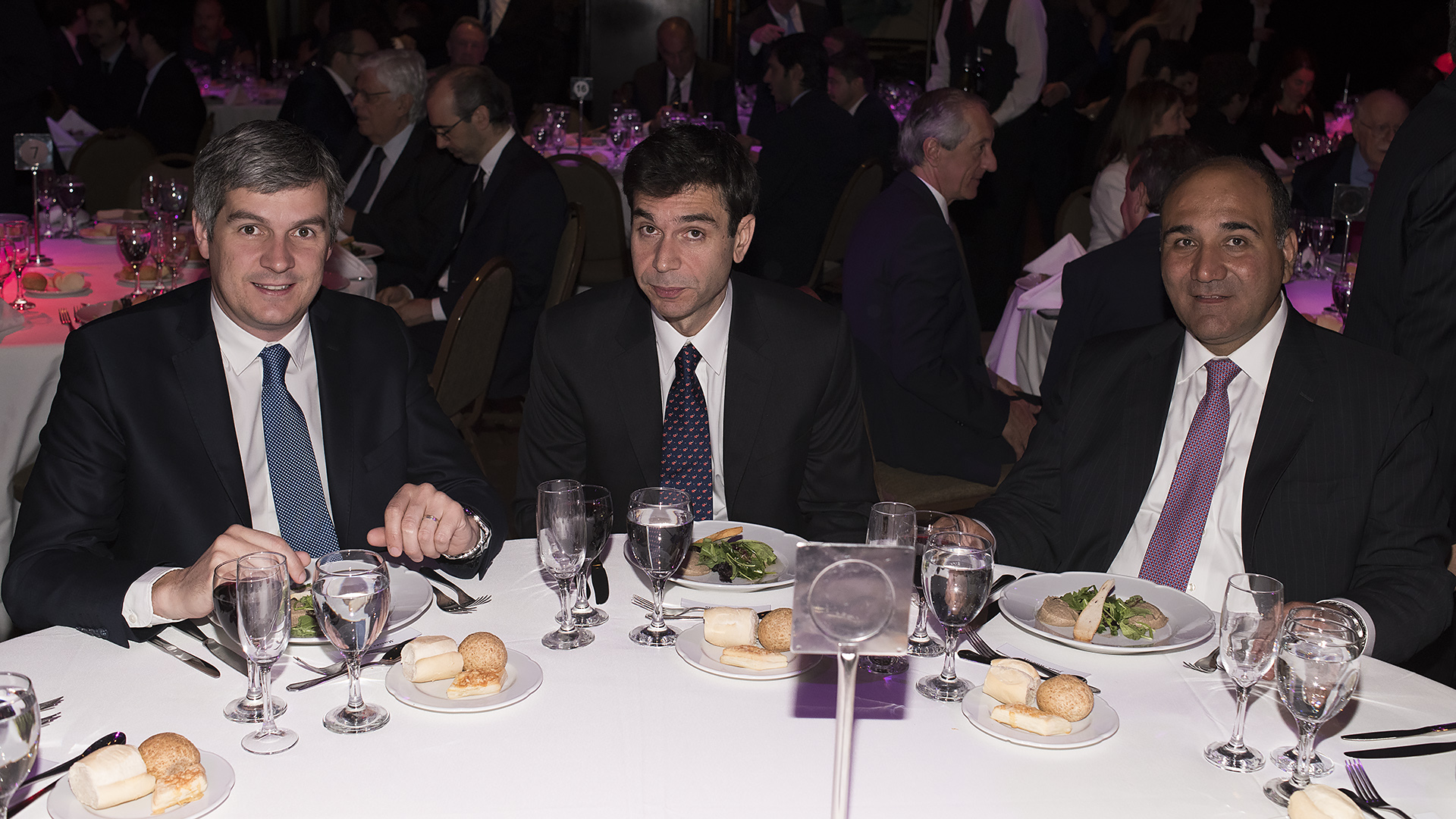 Marcos Peña, Daniel Dessein y Juan Manzur en la mesa principal