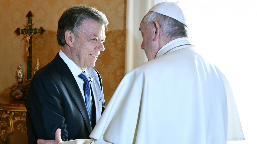 Uribe se sumó a la reunión entre Santos y el Papa por pedido del propio Francisco (AFP)