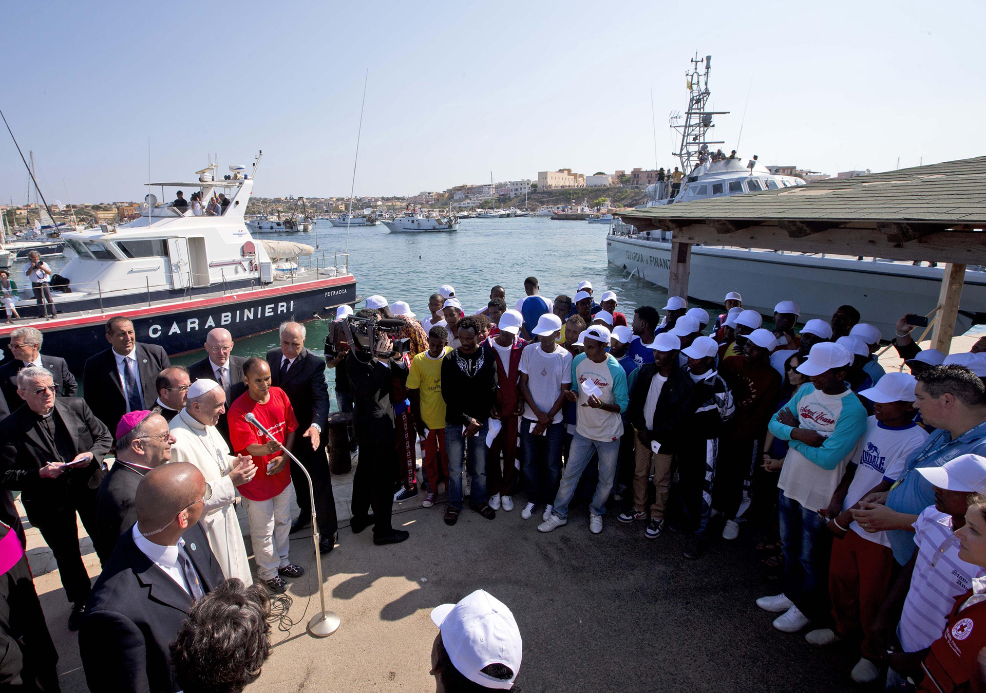 El Papa habla frente a inmigrantes en la isla de Lampedusa, 2013