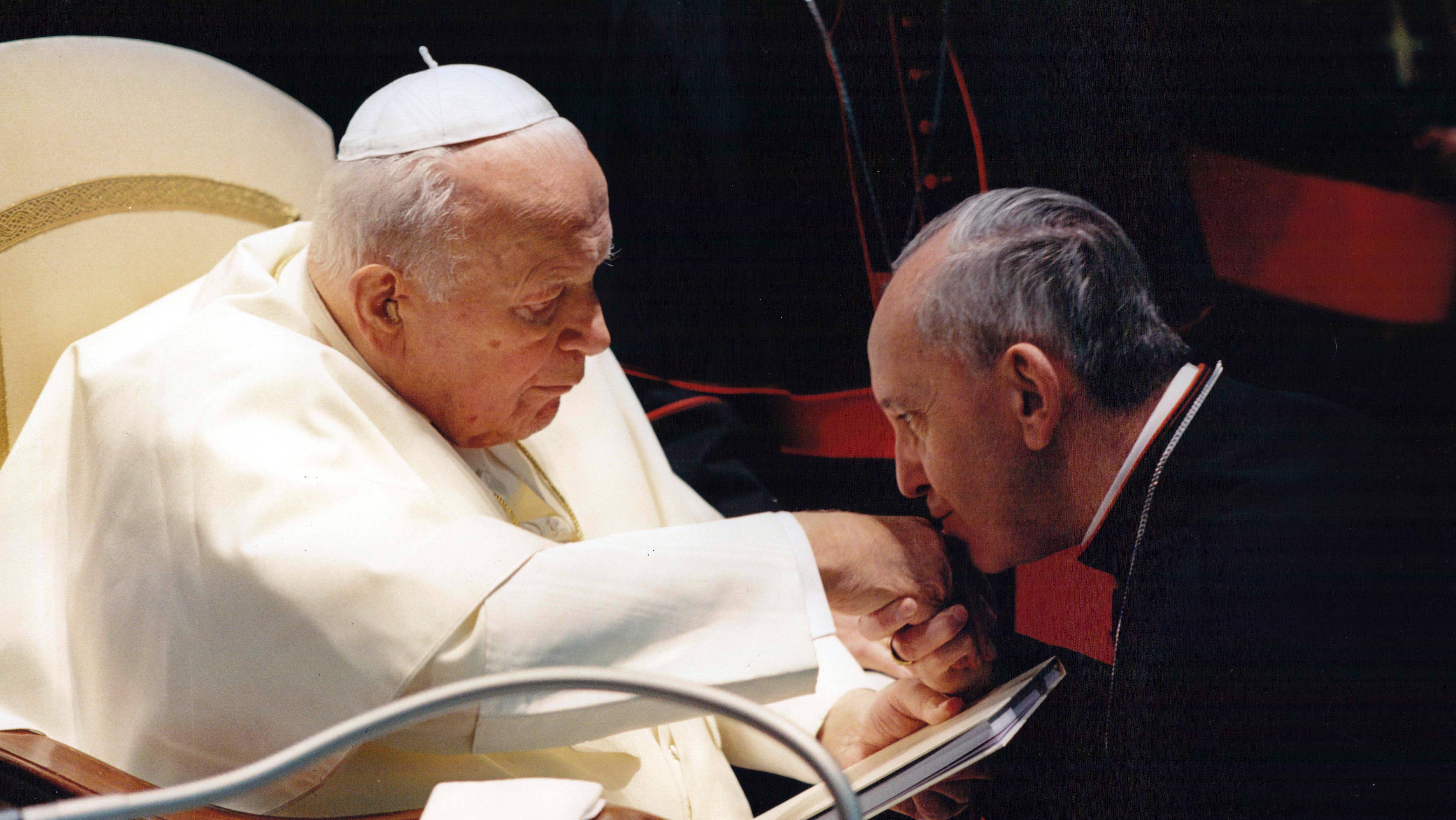 Bergoglio junto al papa Juan Pablo II