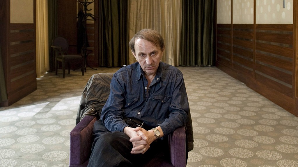 Michel Houellebecq, quien visitó este año el país, fue objeto de análisis en un destacado libro de Nicolás Mavrakis.