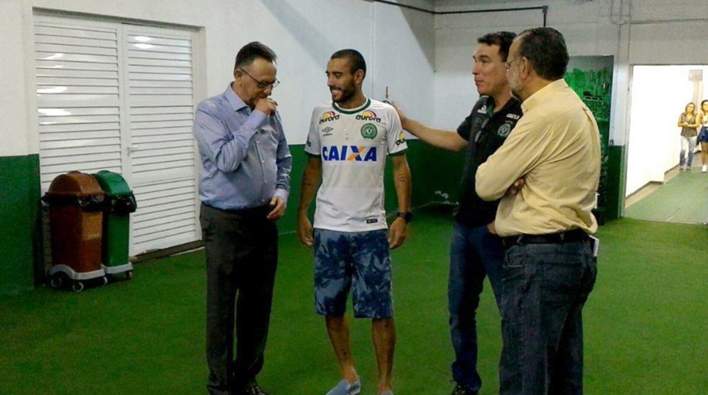 “Es un milagro de Dios que yo esté vivo y andando”, dijo Alan Ruschel ante la prensa