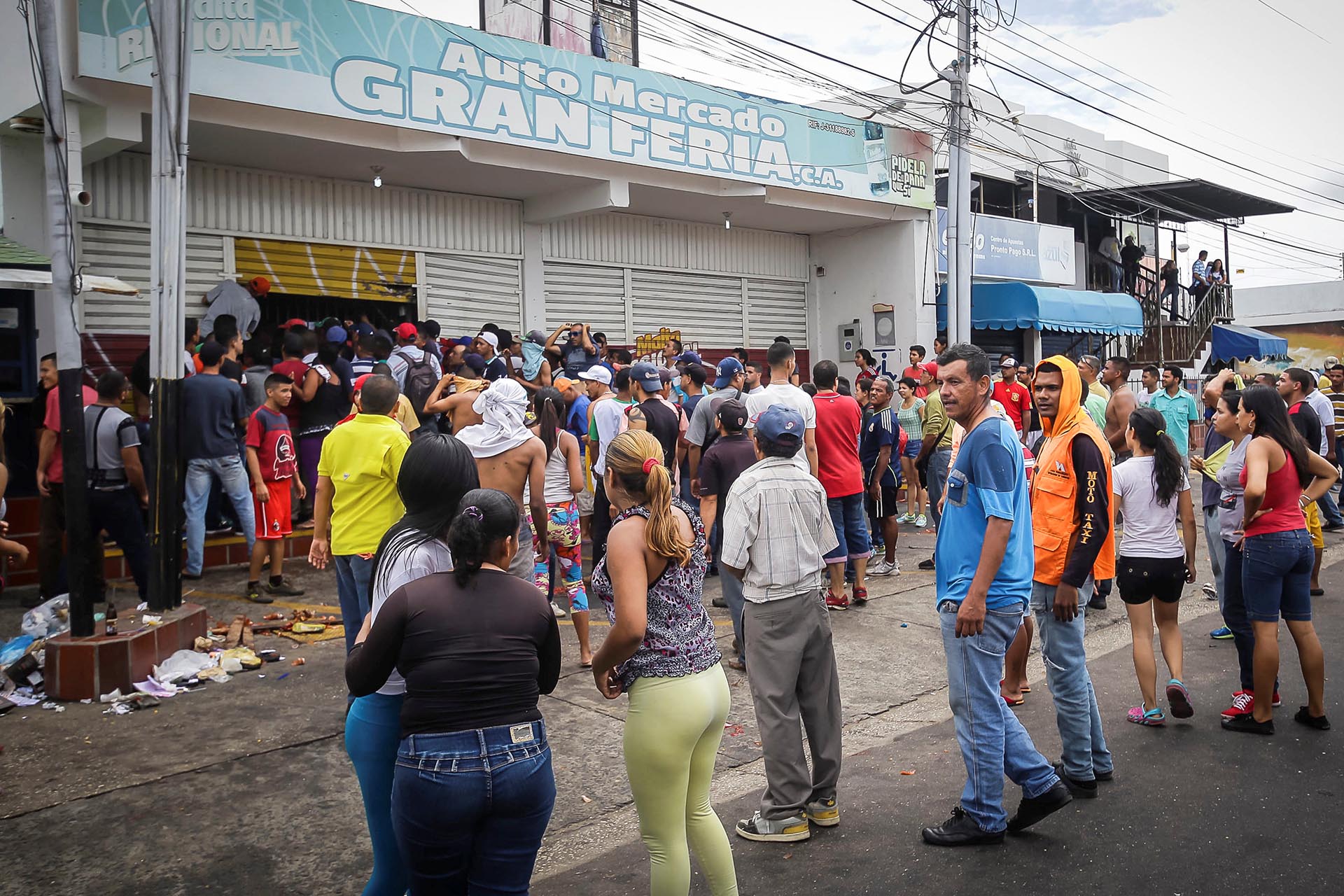 Venezolanos saquearon comercios en Ciudad Bolívar ante la falta de efectivo para hacer compras