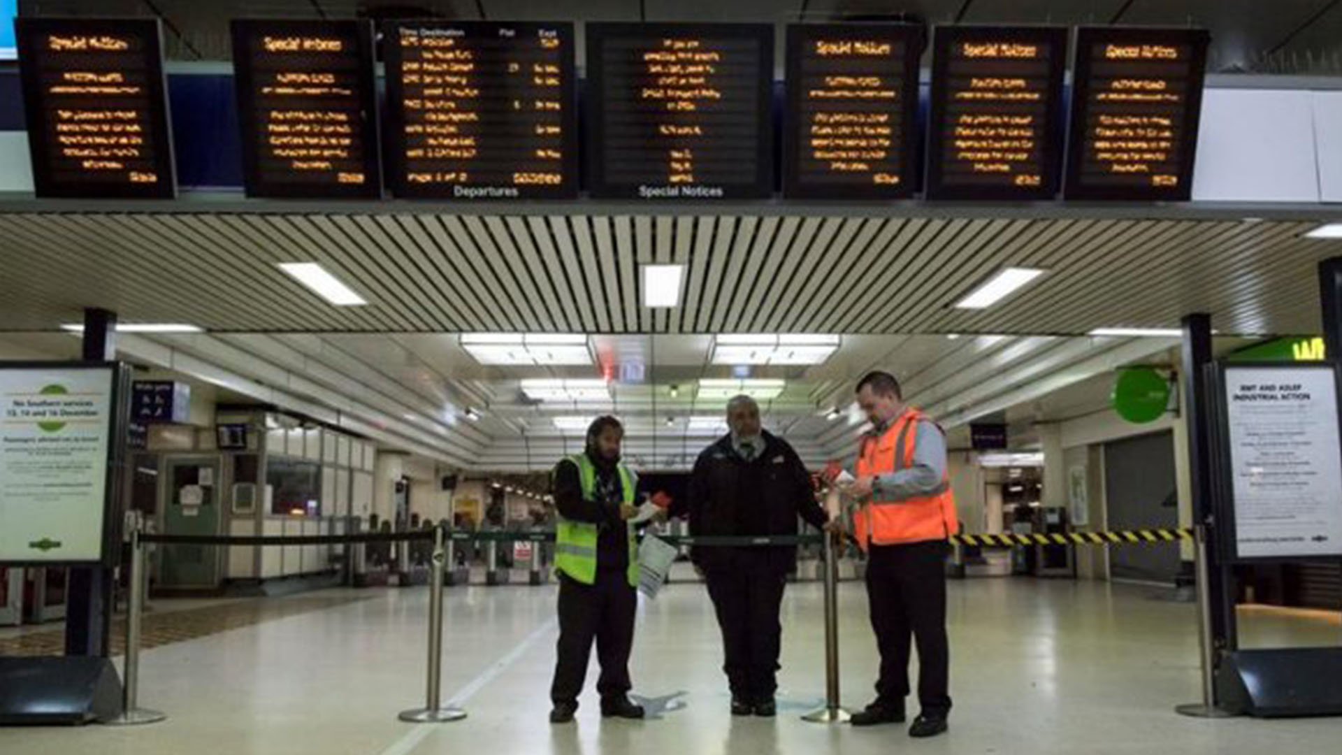 Los trabajadores bloqueron los ingresos a los ferrocarriles
