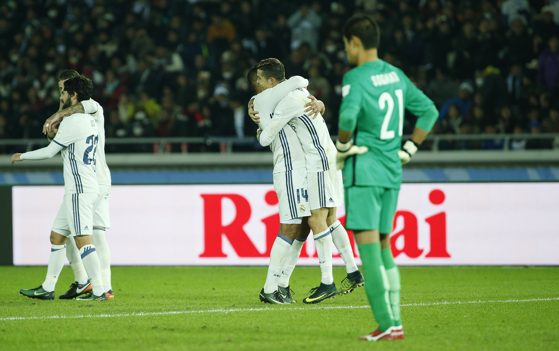 Cristiano Ronaldo fue el autor del gol del empate y los dos goles que le dieron la victoria al equipo merengue