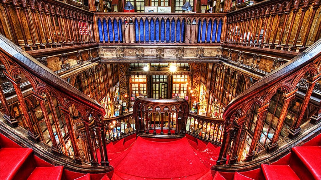 Livraria Lello es una impresionante librería portuguesa con un stock inacabable de obras antiguas