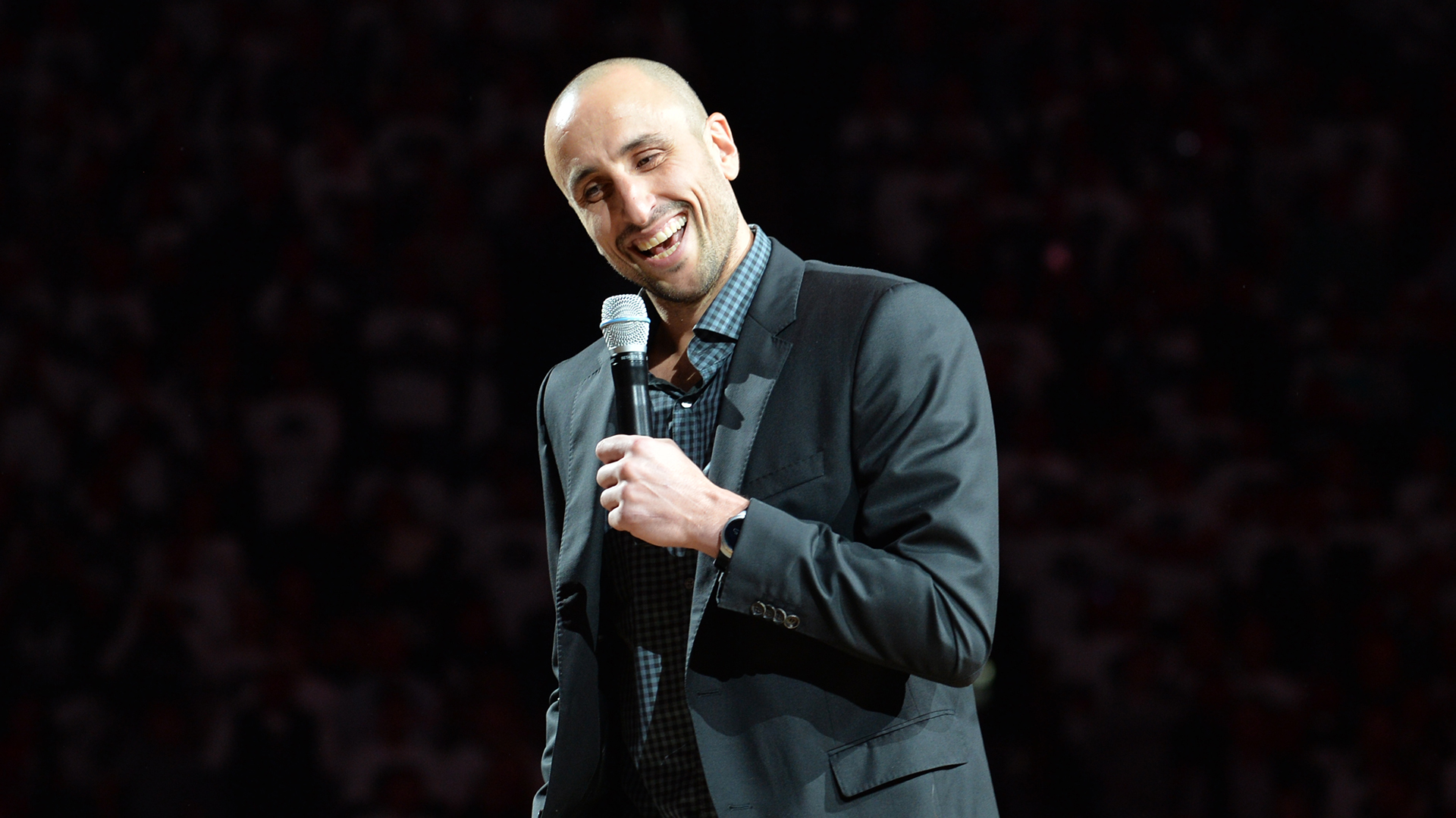 Pese a los nervios, Manu Ginóbili estuvo en el centro de la escena (AFP)