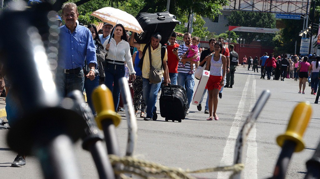 Por la grave crisis del país, Venezuela sufre un fuerte éxodo de ciudadanos a distintos países del mundo (AFP)