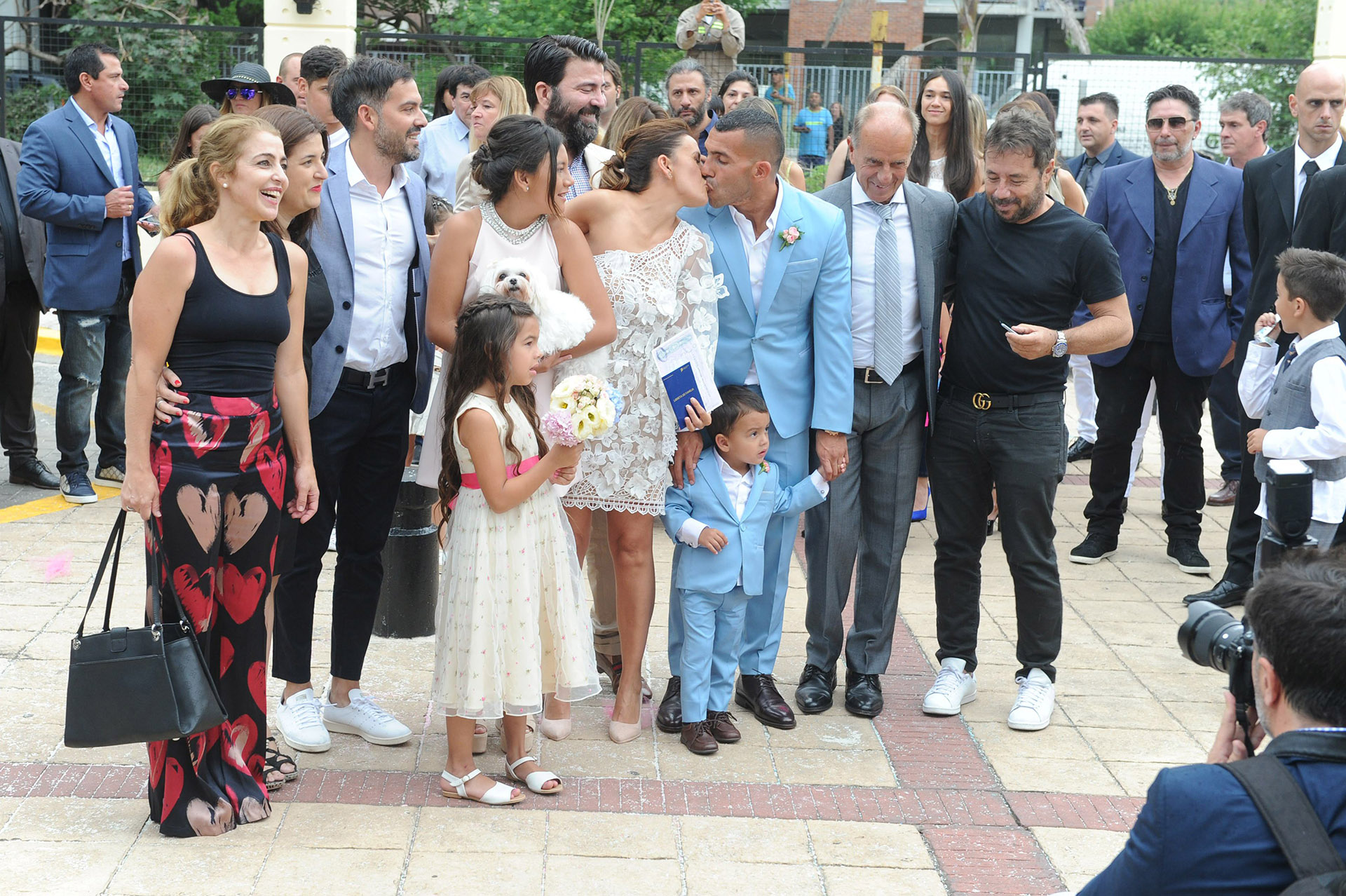 Carlitos y Vanesa se mostraron muy felices, rodeados de sus seres queridos