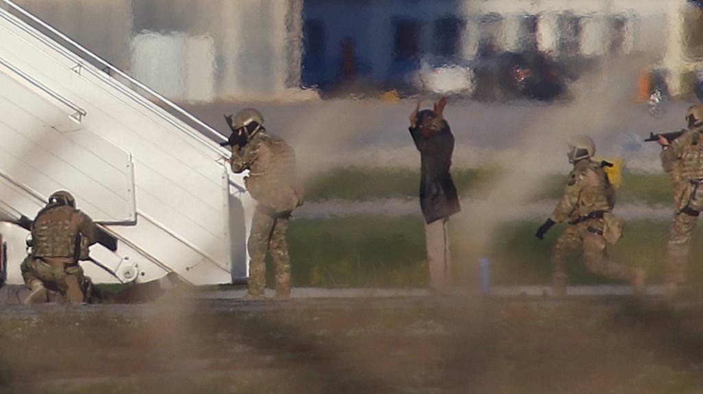 La rendición de los secuestradores (Reuters)