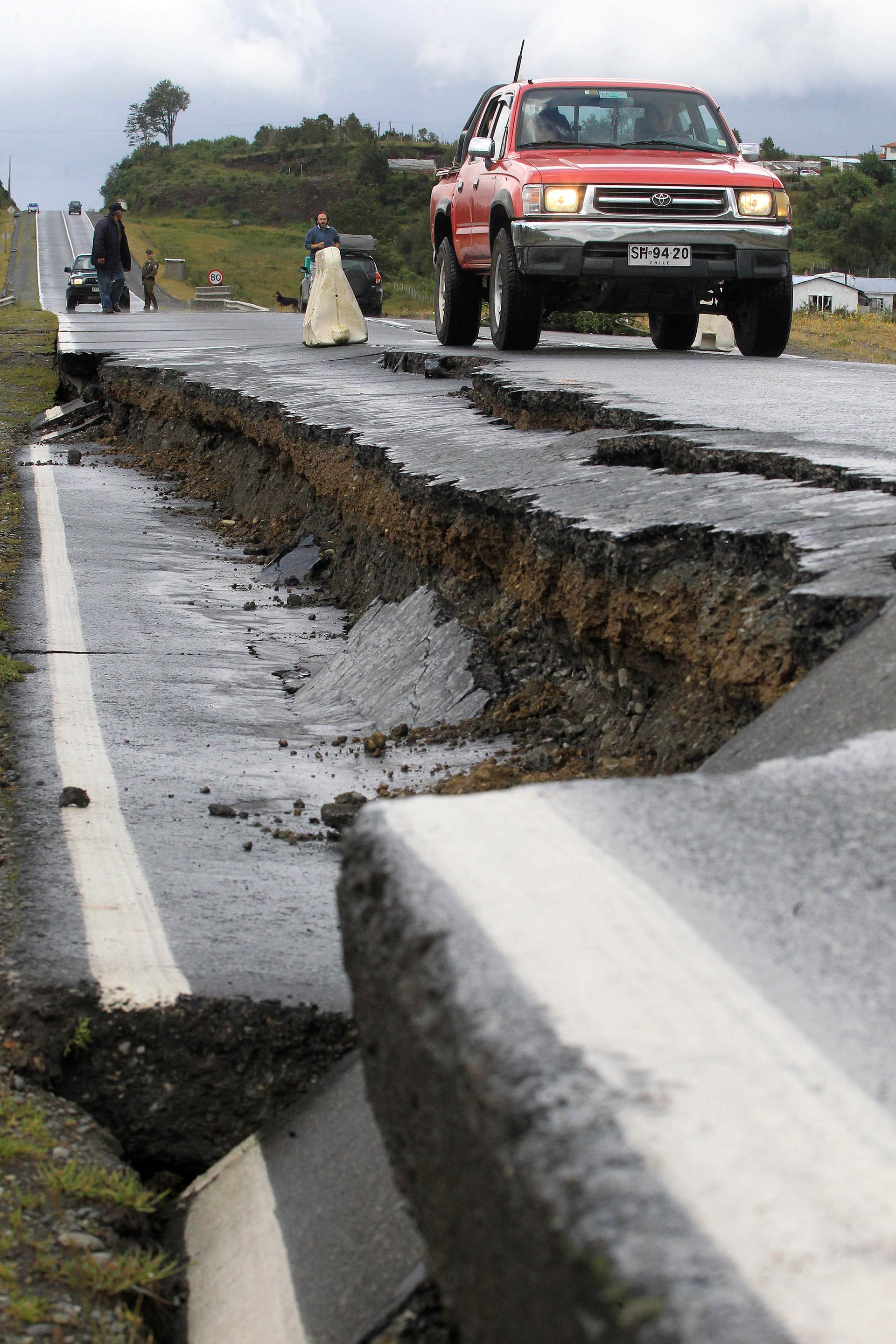 Así quedaron las carreteras del sur de Chile tras el terremoto
