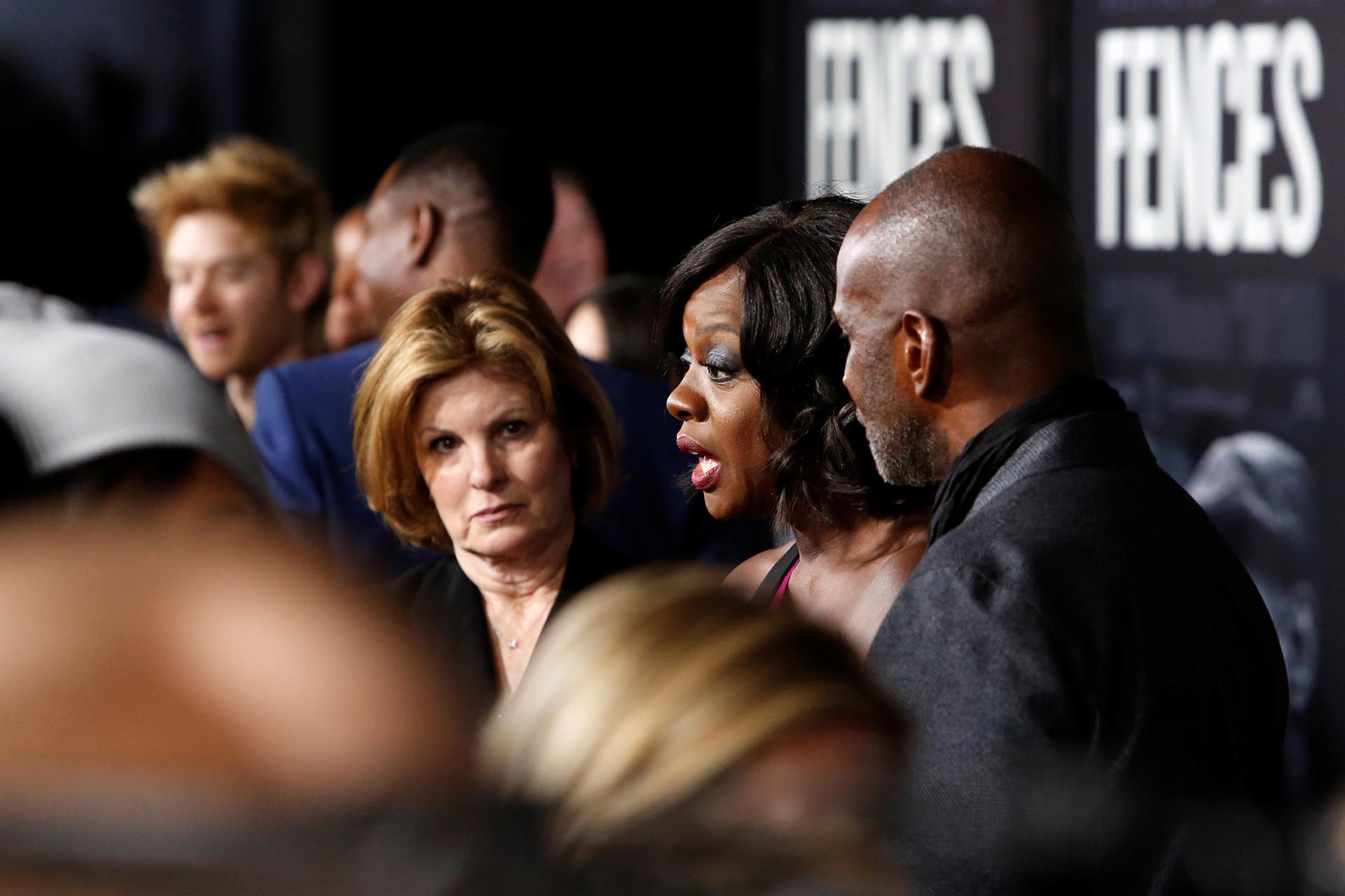 Viola Davis dialogando con la prensa
