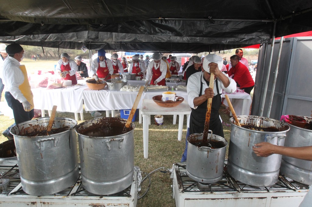 La comida fue muy importante en el evento local convertido en fenómeno mundial (EFE)