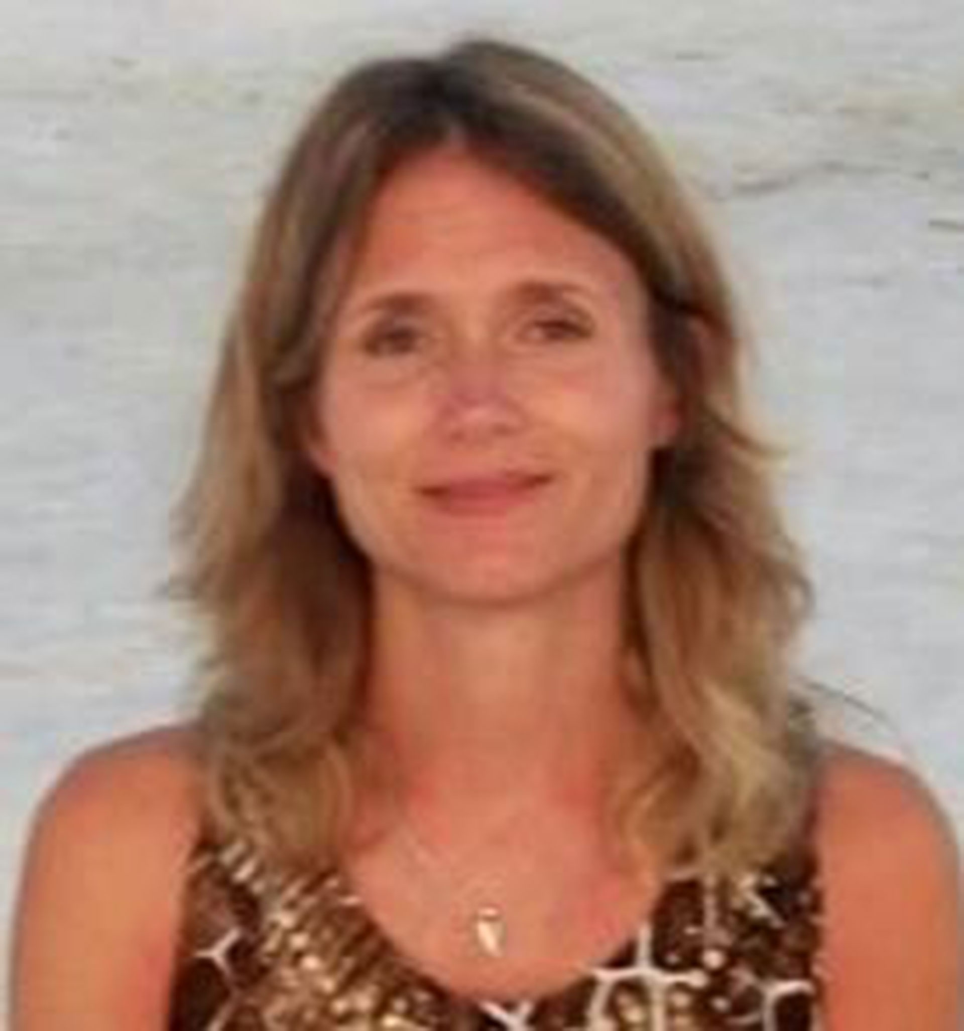 Kein es profesora de Biología, fue atleta de triatlón y realizó cursos de supervivencia