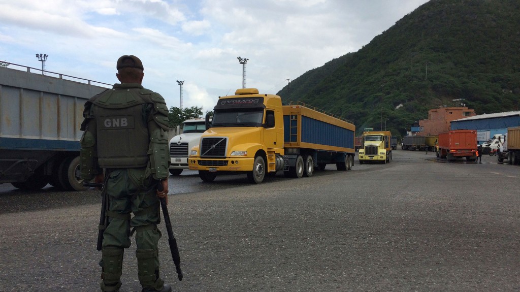 El Ejército venezolano controla el proceso de distribución de alimentos (AP)
