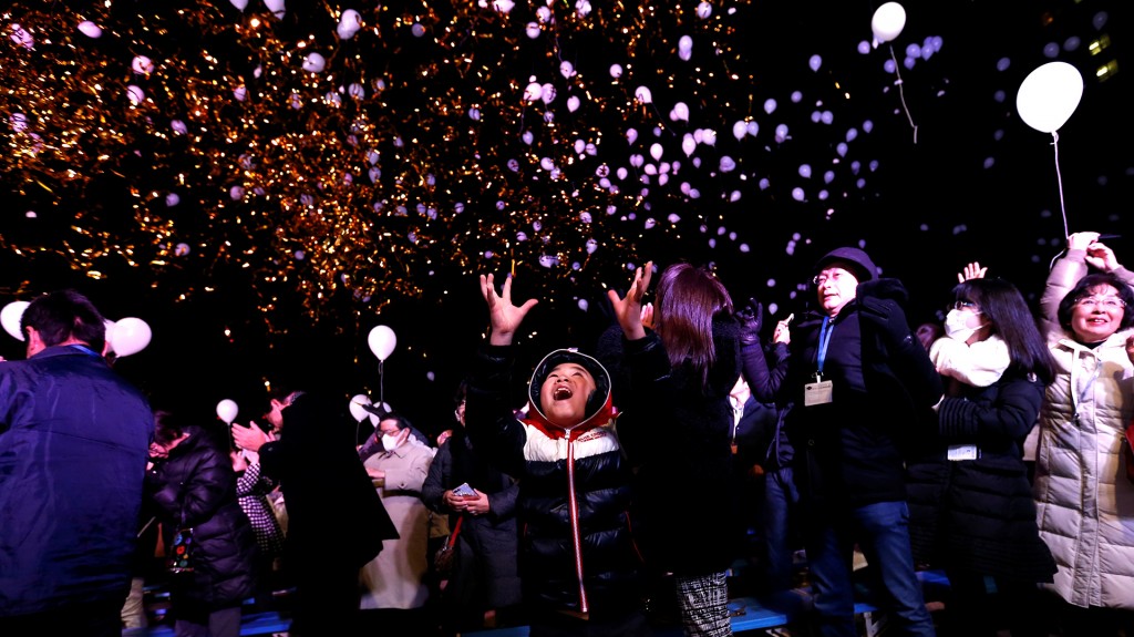 Los japoneses festejaron el inicio del 2017 en las calles