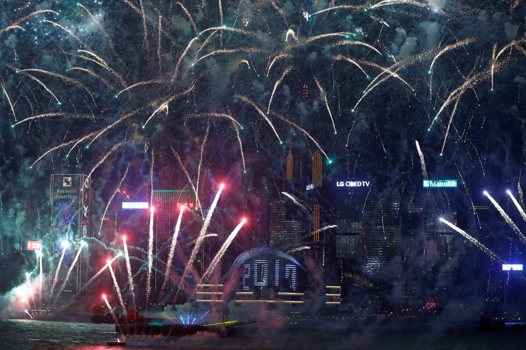 Hong Kong tuvo un gran show de fuegos artificiales (Reuters)