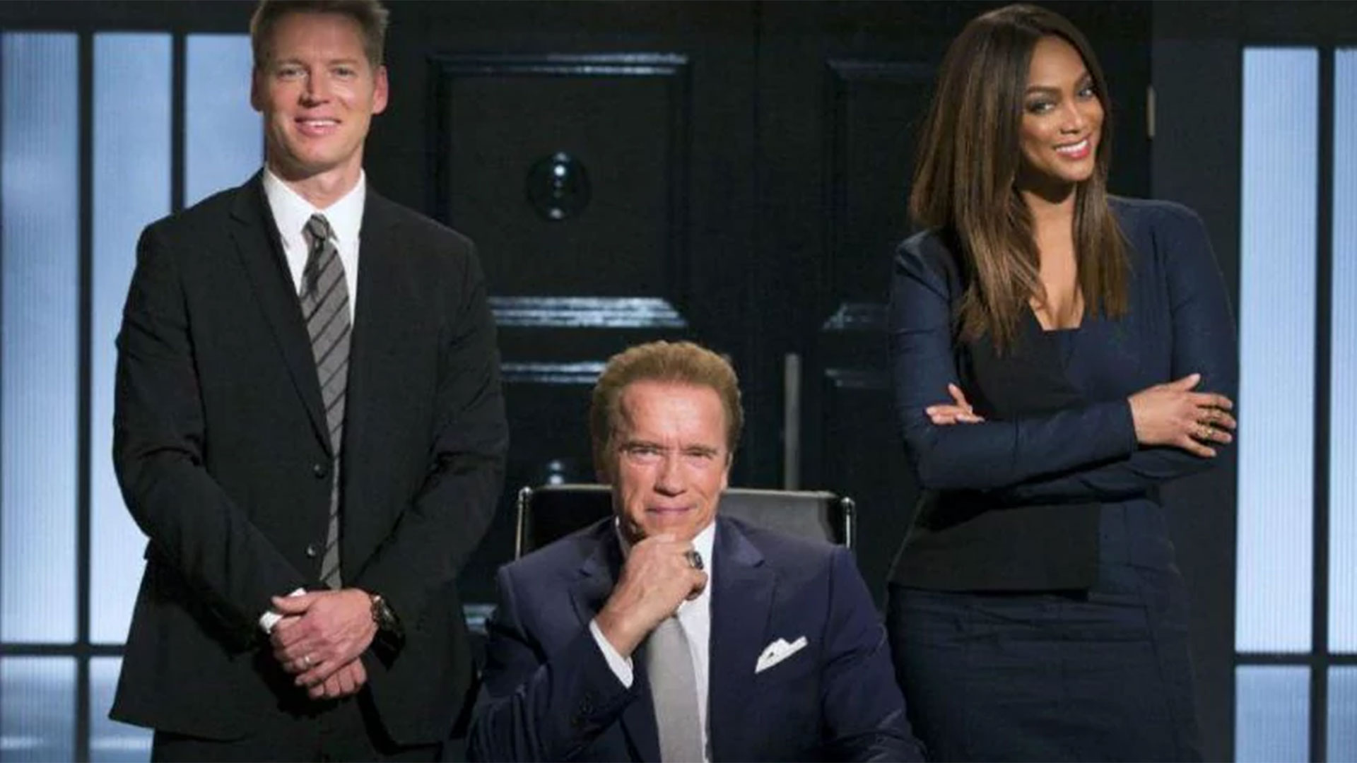 Arnold Schwarzenegger junto a sus ayudantes en el reality show de NBC The New Celebrity Apprentice: su sobrino, el abogado Patrick Knapp Schwarzenegger, y la modelo Tyra Banks