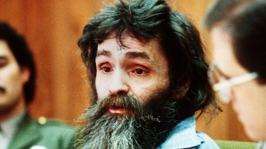 Charles Manson en 1986. Él y sus segiudores fueron condenados a la pena de muerte, pero en 1972 la sentencia fue convertida en cadena perpetua debido a la abolición de la pena de muerte en California (AP)